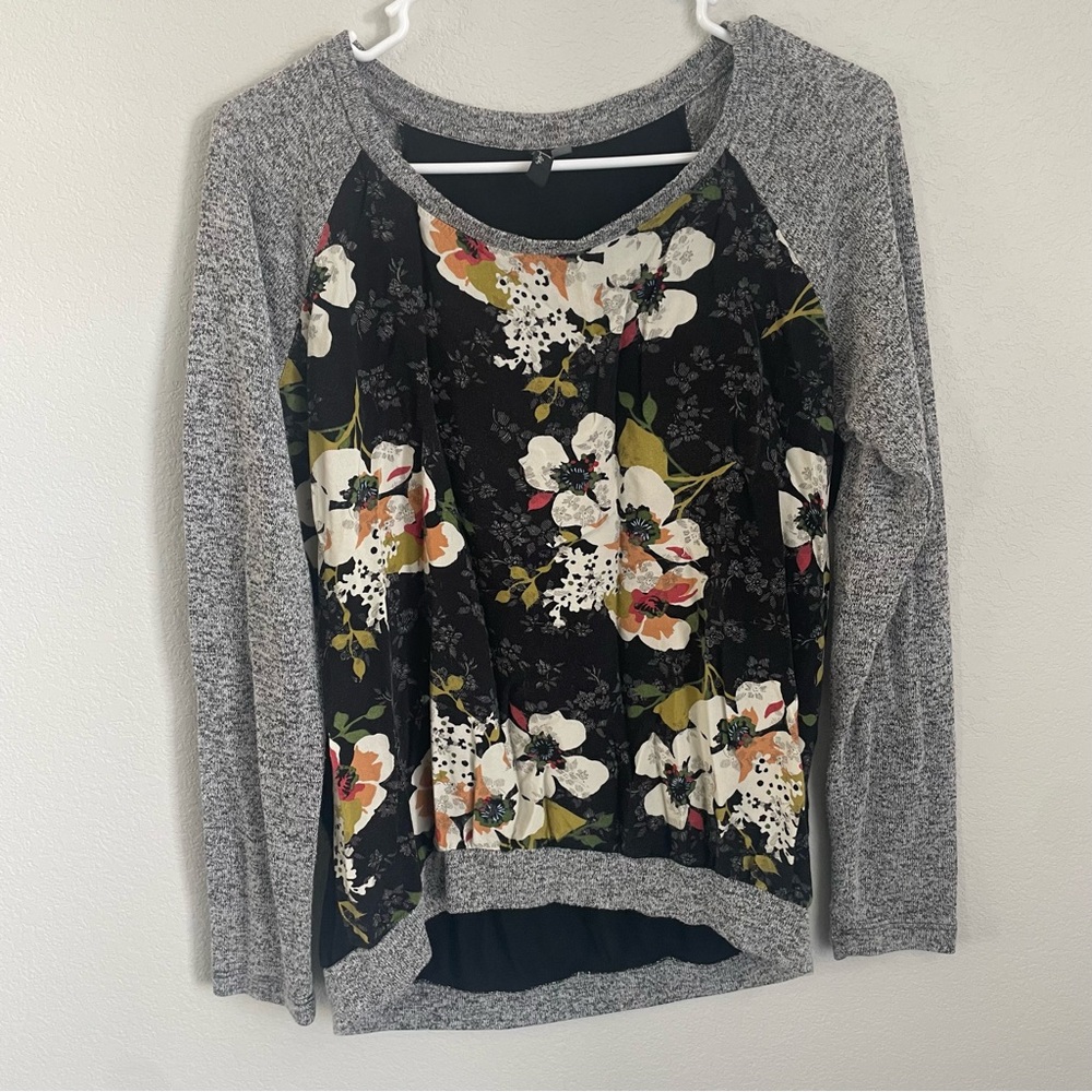 Kut From The Kloth Black Floral Lightweight Sweater Long Sleeve Size Medium - Picture 2 of 9